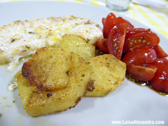 Batatas no Forno [com azeite, alho, pimentão doce e oregãos
